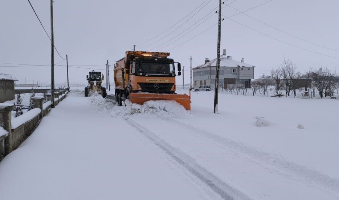 Bitlis'te kar nedeniyle kapanan 42 köy yolundan 28'i açıldı. İl