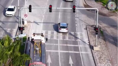Bodrum'da drone ile yapılan trafik denetimlerinde 14 sürücüye ceza kesildi.