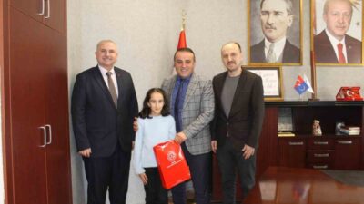 Düzce'de düzenlenen resim yarışmasında birinci olan Ayşe Küçükakıncı, Milli Eğitim