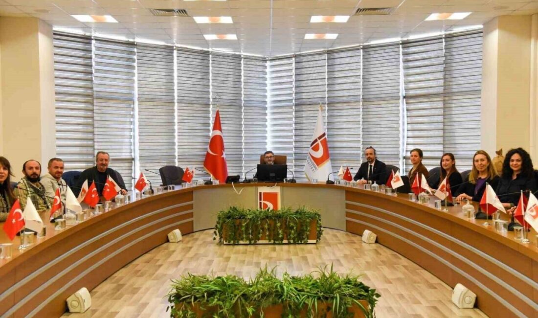 Bilecik Şeyh Edebali Üniversitesi Güzel Sanatlar Fakültesi Seramik Bölümü öğrencileri,