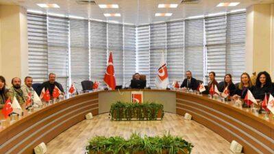Bilecik Şeyh Edebali Üniversitesi Güzel Sanatlar Fakültesi Seramik Bölümü öğrencileri,