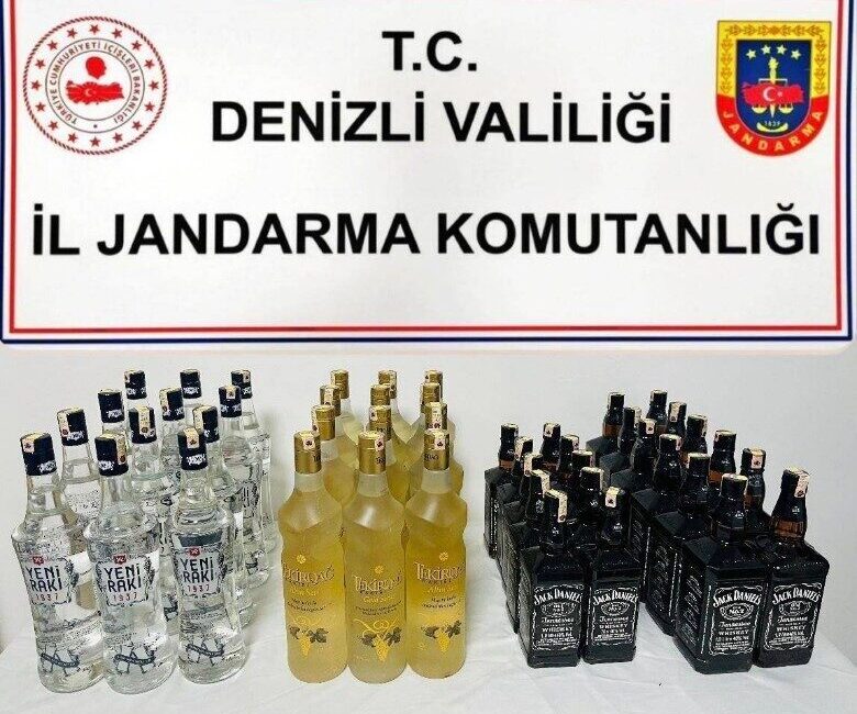 Denizli'nin Buldan ilçesinde kaçak alkol bulunduran şahıs, jandarma ekipleri tarafından