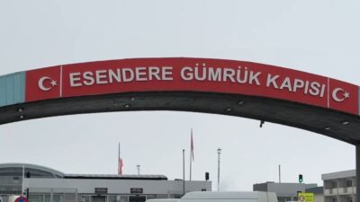 Hakkari'nin Yüksekova ilçesinde kaybolan cüzdanını İranlı bir vatandaş sayesinde geri