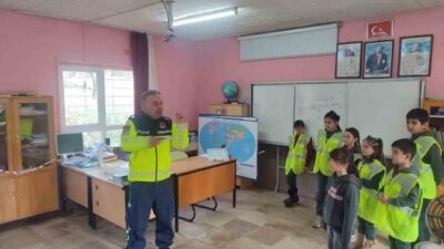 Taşyayla Köyü İlkokulu’nda Jandarma ekiplerine verilen anlamlı notlar, minik öğrencilerin