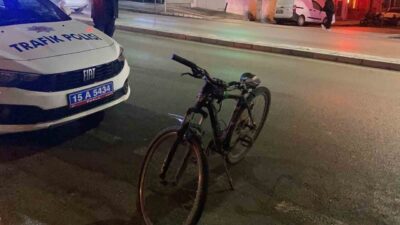 Bisiklet sürerken kaza yapan Gülsüm K., Burdur'da hafif ticari aracın