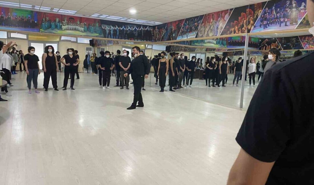 Bursa Büyükşehir Belediyesi Şehir Tiyatrosu, yeni yetenekleri sahneye kazandırmak için