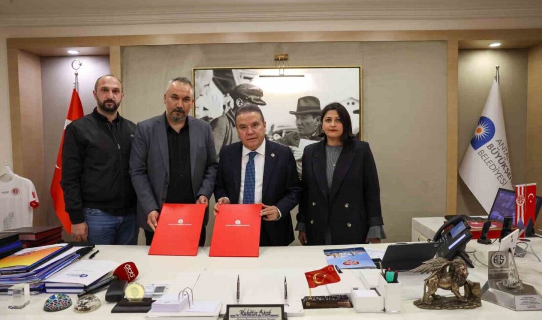 Antalya Büyükşehir Belediye Başkanı Muhittin Böcek, ASAT Genel Müdürlüğü'nde çalışan