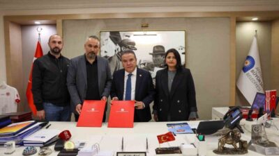 Antalya Büyükşehir Belediye Başkanı Muhittin Böcek, ASAT Genel Müdürlüğü'nde çalışan