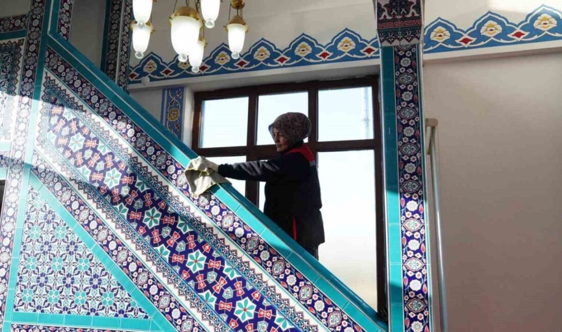 DÜZCE’DE ŞEHİT ÖMER HALİSDEMİR CAMİ TEMİZLENDİ Düzce'deki Şehit Ömer Halisdemir