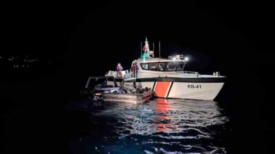 Aydın’ın Kuşadası ilçesinde yunan unsurları tarafından geri itilen can salları