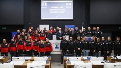 Çanakkale'de AFAD tarafından akredite edilen ekiplere tören düzenlendi. Vali Toraman,