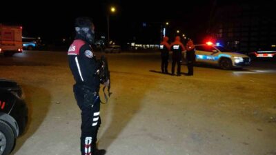 Adıyaman'da bir AVM'nin açık otoparkında canlı bomba olduğuna dair alınan