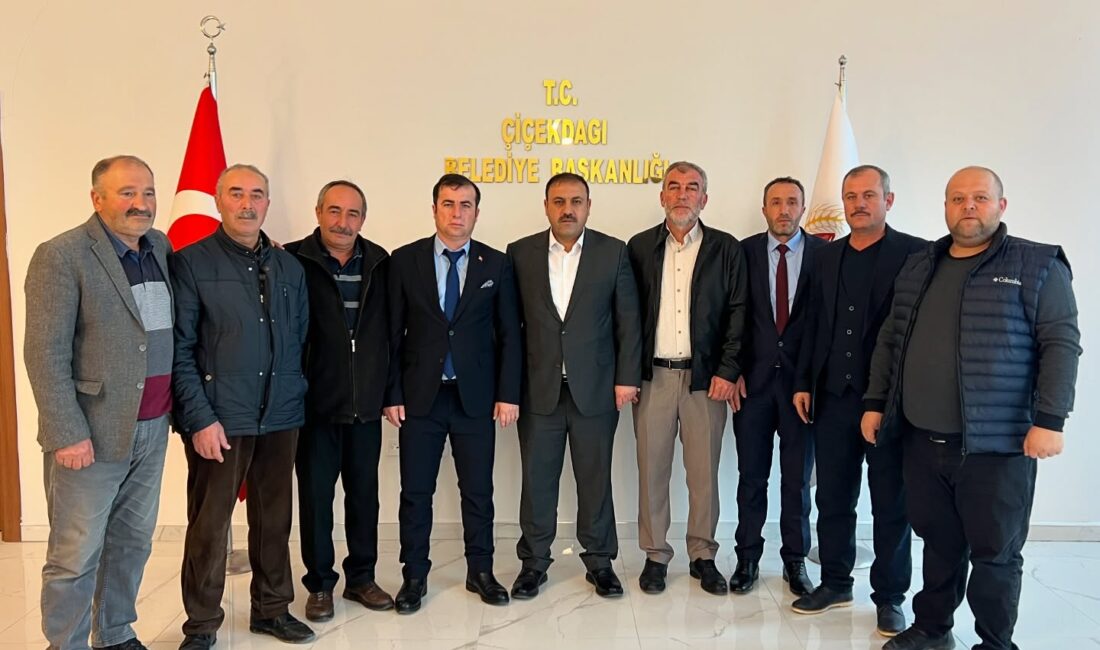 Çiçekdağı Belediye Başkanı Hasan Hakanoğlu, ilçeye bağlı köylerin muhtarlarıyla bir