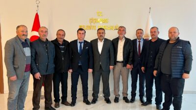 Çiçekdağı Belediye Başkanı Hasan Hakanoğlu, ilçeye bağlı köylerin muhtarlarıyla bir