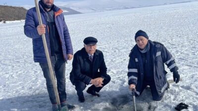 Ardahan’ın Çıldır Gölü’nde buz kalınlığı ölçülen festival öncesi, çoğunluğu buzla