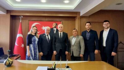 Çorum İş İnsanları Platformu, Konyaaltı Kaymakamı Rahmi Köse'yi ziyaret etti.