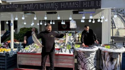 Çorum'da Tarihi Şehir Meydanı'nın ikinci etap çalışmaları kapsamında balıkçılar, Saat
