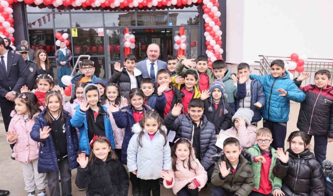 Çorum'da 70 bin 984 öğrenci yarıyıl karnelerini alırken, 9 bin