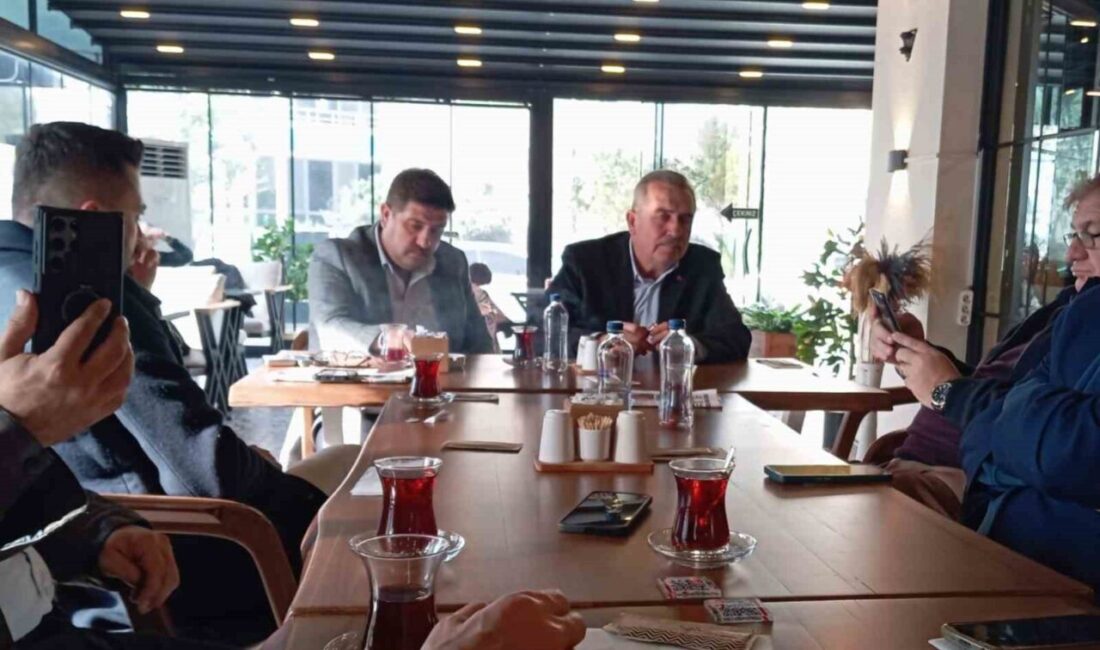 Bergama'da Cumhur İttifakı yetkilileri