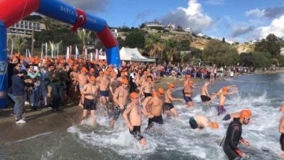 Muğla Datça'da düzenlenen 19. Datça Açık Kış Yüzme Maratonu'na kadınlar