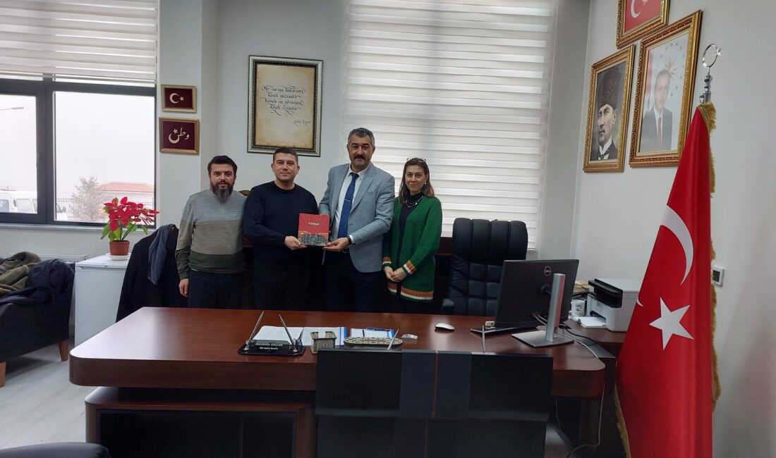 Çiçekdağı TÜGVA Temsilcisi Cüneyt Demirdaş, Milli Eğitim Müdürü Sayın Abdulkadir