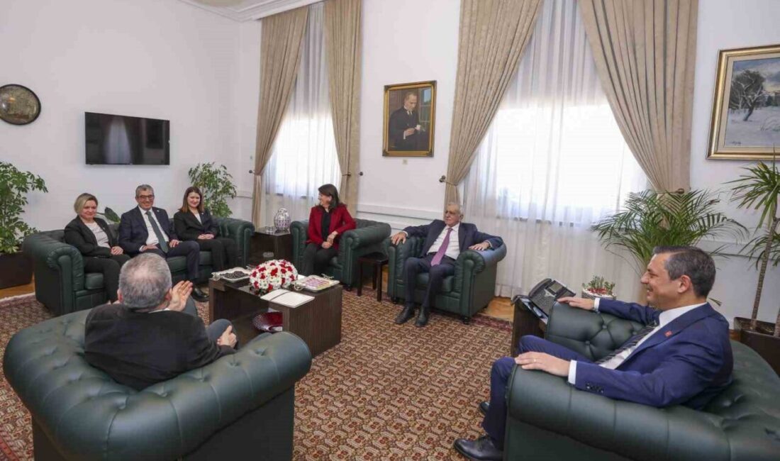 DEM Parti'nin İmralı heyeti, CHP Genel Başkanı Özgür Özel'i ziyaret