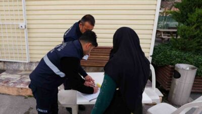 Denizli'de zabıta ekipleri dilencileri denetleyerek haksız kazanç sağlayanları yakaladı. El
