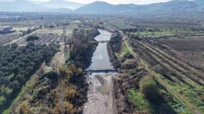 Manisa Su ve Kanalizasyon İdaresi ekipleri Derbent Mahallesi'nde menfez çalışması