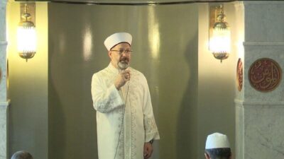 Diyanet İşleri Başkanı Ali Erbaş, umre ziyaretindeki vatandaşlarla Mekke'de buluşarak