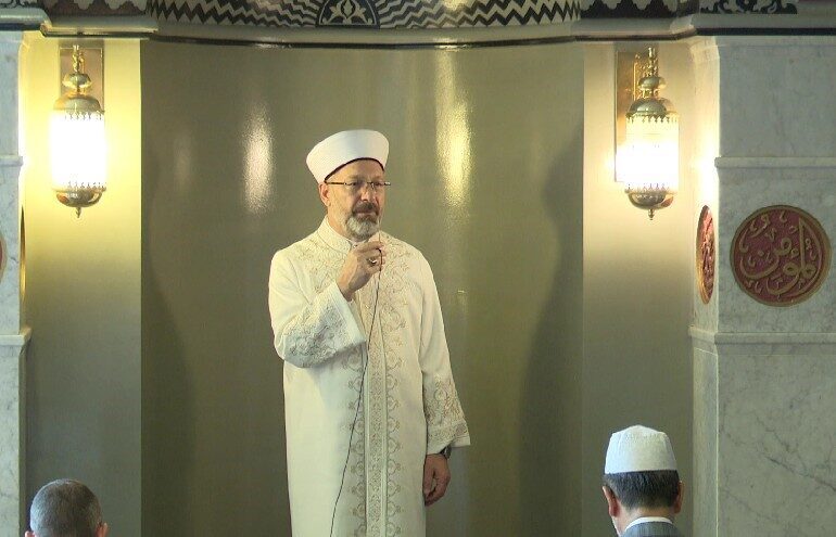 Diyanet Başkanı Erbaş, umreye giden vatandaşlarla buluştu Diyanet İşleri Başkanı Ali