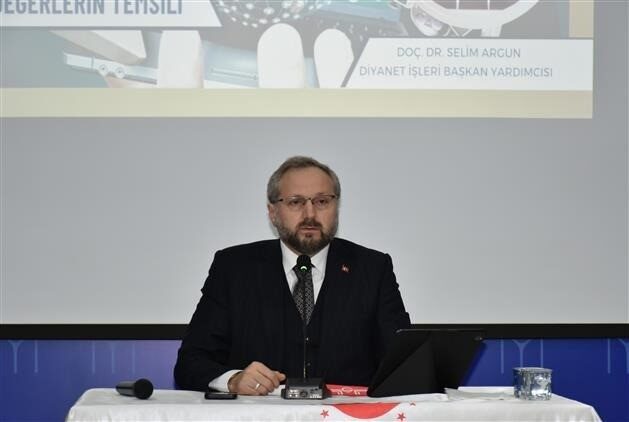 Diyanet İşleri Başkan Yardımcısı Doç. Dr. Selim Argun, Bilecik’te dijital bağımlılığa değindi Diyanet İşleri Başkan Yardımcısı