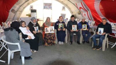 Diyarbakır'da evlatları terör örgütüne katılmış olan aileler, çocuklarına teslim ol