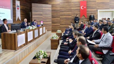 Vali Murat Zorluoğlu başkanlığında Diyarbakır'da gerçekleşen İl Koordinasyon Kurulu Toplantısında,