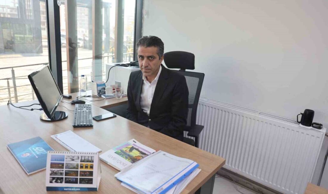 Diyarbakırlı öğretmen 10 binlerce öğretmenin başvurduğu Ulusal ve Avrupa Kalite Etiketi ödüllerine layık görüldü Nevzat Can öğretmen, Diyarbakır’da