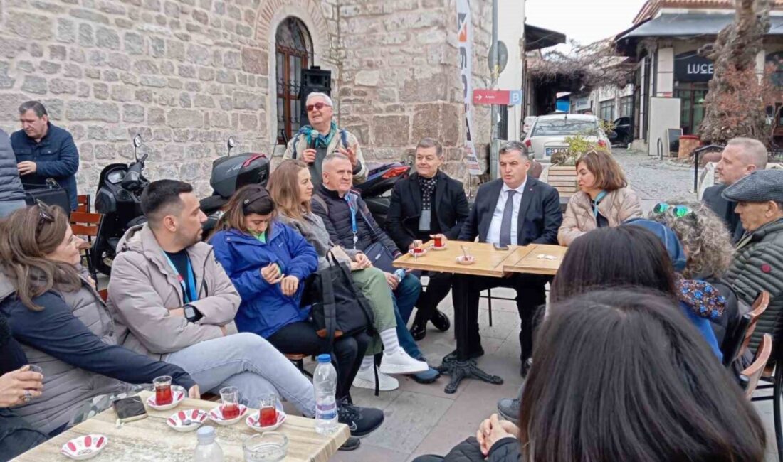 İZRO'nun düzenlediği eğitim gezisinde İl Turizm Müdürü Sadık Doğruer, Bergama'nın