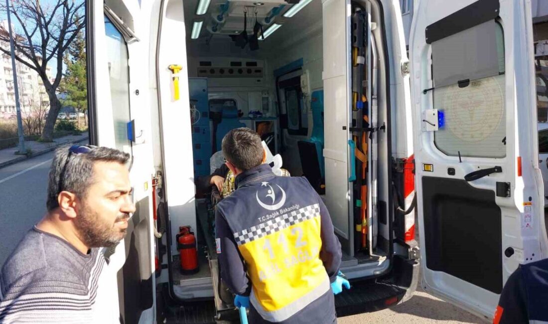Samsun'da dolmuşun çarptığı yaya Güler C., Gazi Devlet Hastanesine kaldırıldı.