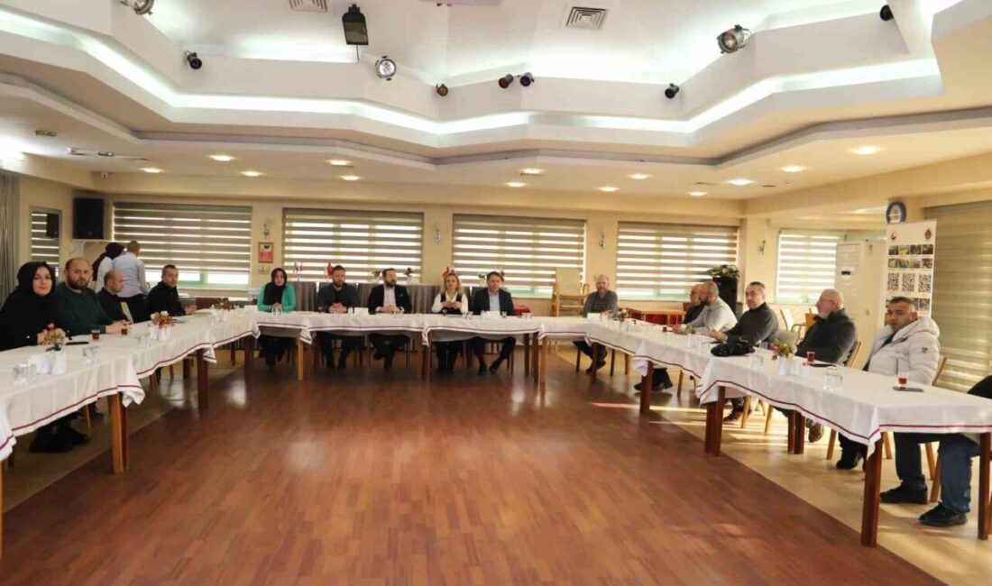 Düzce Üniversitesi'nde eğitim gören yabancı öğrencilerin istihdamı konusunda DTSO'da bilgilendirme