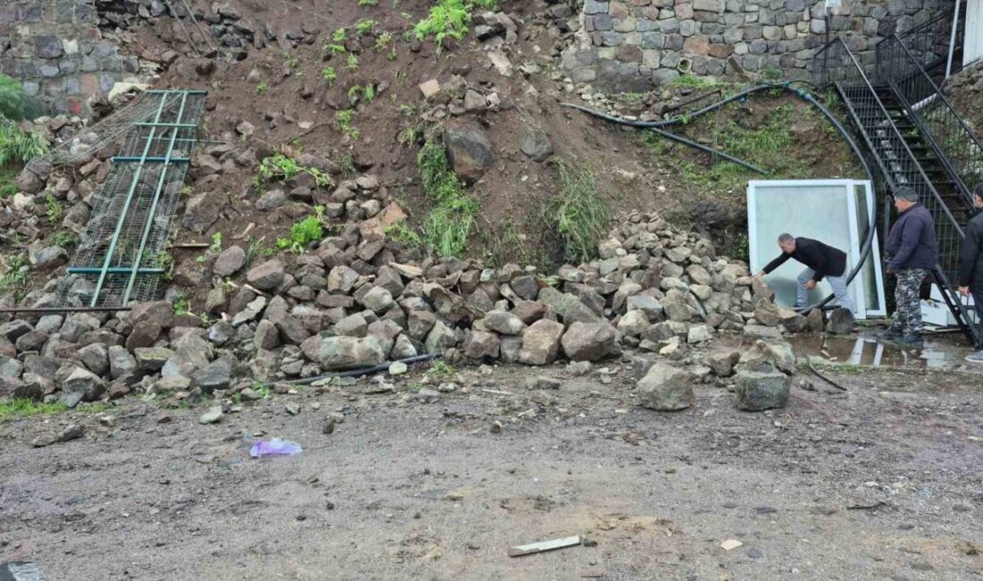 Duvar otomobilin üzerine yıkıldı Bodrum'da sağanak yağışın ardından