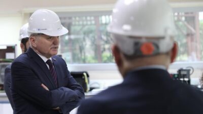Düzce Belediye Başkanı Dr. Faruk Özlü'nün öncülüğünde yapılan yatırımların Türkiye'nin