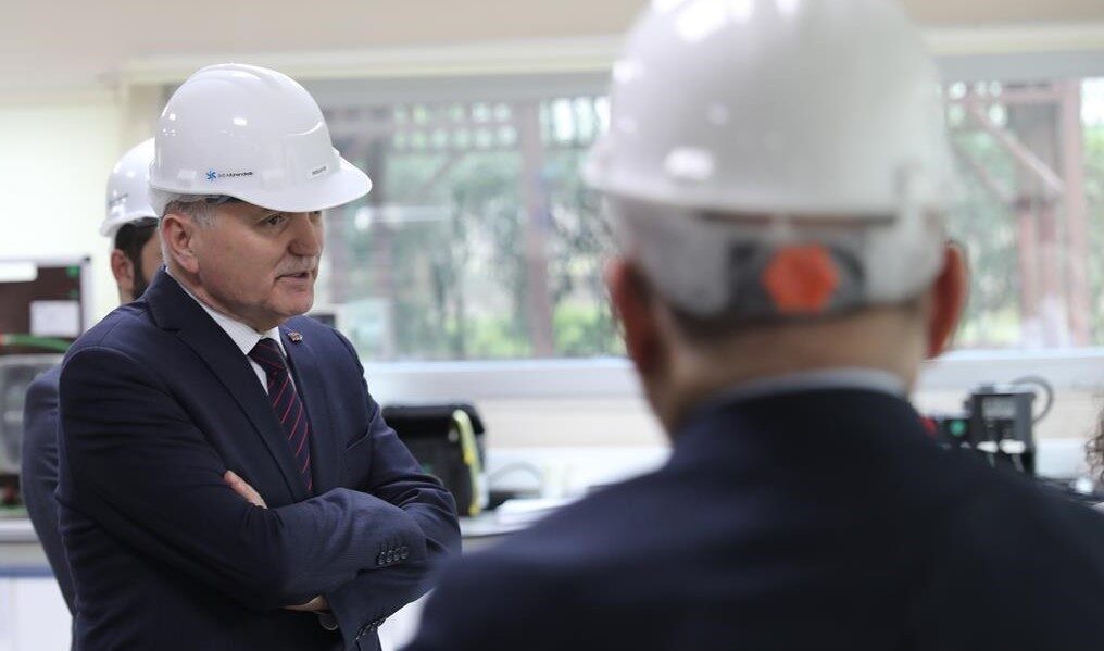 Düzce Belediye Başkanı Dr. Faruk Özlü'nün öncülüğünde yapılan yatırımların Türkiye'nin