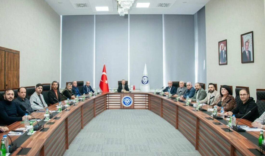 Erzincan Binali Yıldırım Üniversitesi'nde gerçekleştirilen toplantıda uygulama ve araştırma merkezlerinin