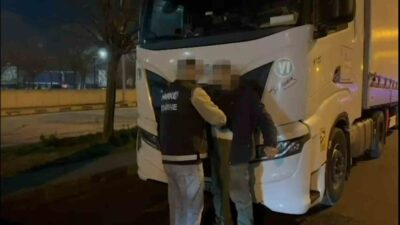 Edirne'de operasyon düzenleyen polis ekipleri, tırda 3 kilo 150 gram