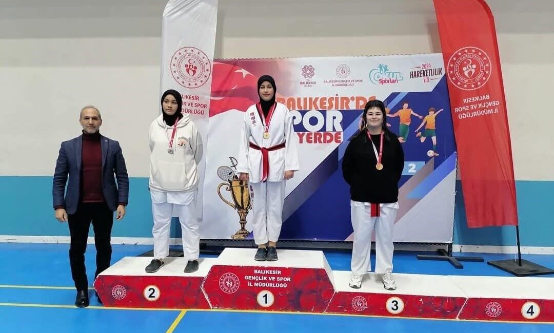 Edremit Anadolu İmam Hatip Lisesi Öğrencileri Taekwondo il müsabakalarında ödül kazandı Edremit Anadolu İmam Hatip