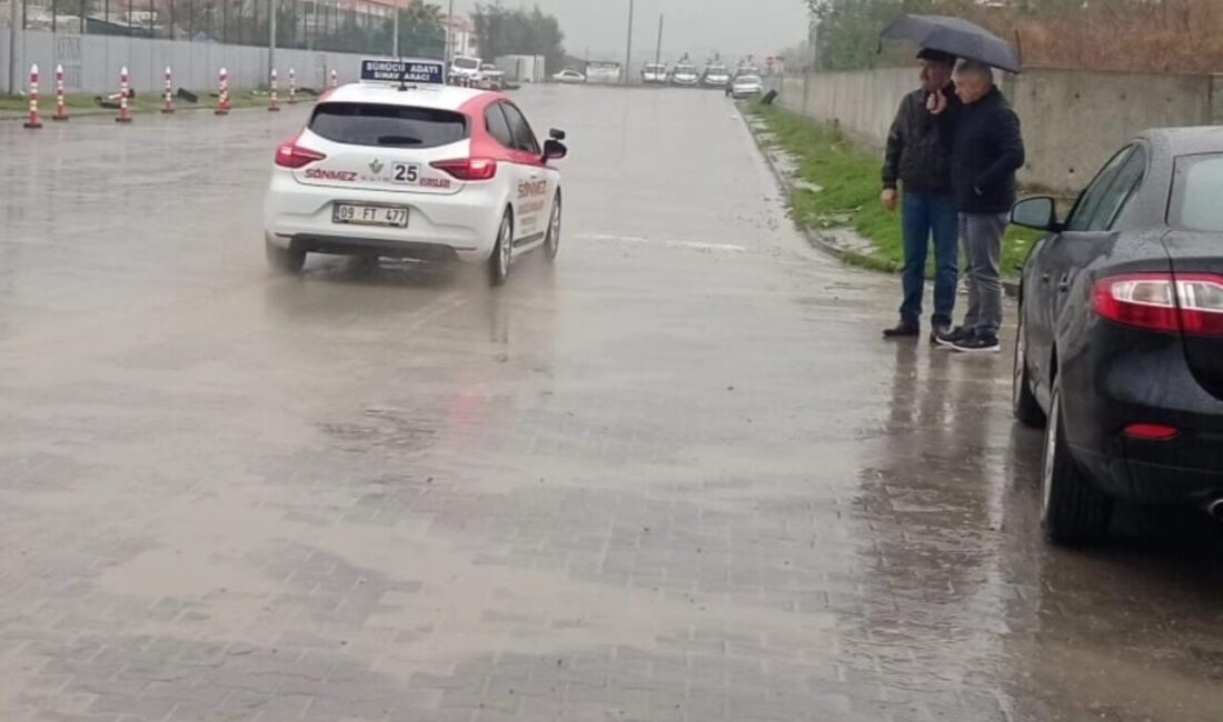 Efeler İlçe Milli Eğitim Müdürü Hakan Özcan, motorlu taşıt sürücü