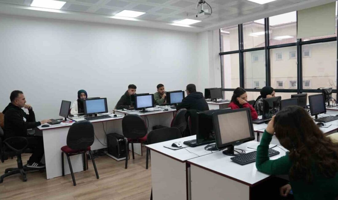 Elazığ Belediyesi, çeşitli alanlarda düzenlediği ücretsiz kurslarla vatandaşların kişisel gelişimlerine