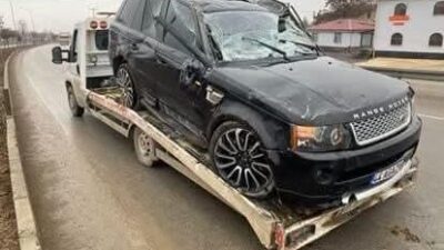 Elazığ’da lüks cipin takla atması sonucu 2 kişi yaralandı. Kaza