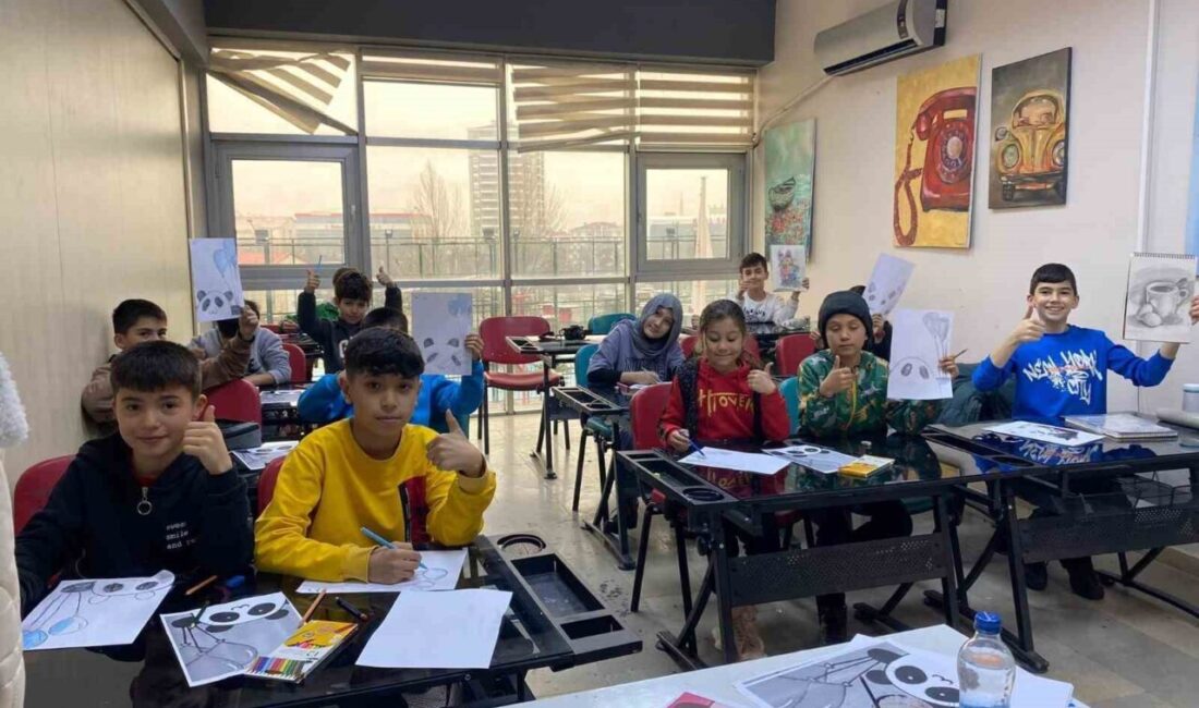 Elazığ’da gençlik merkezlerinde eğitimler sürüyor Elazığ'daki gençlik merkezleri, gençlere