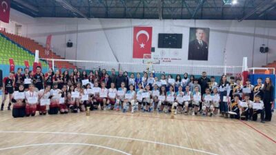 Elazığ'da Okul Sporları kapsamında düzenlenen Voleybol Yıldızlar Kız-Erkek müsabakaları tamamlandı.