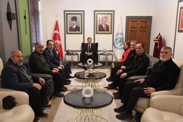 Erzincan Valisi Hamza Aydoğdu, emekli olan personellere Başarı Belgesi ve
