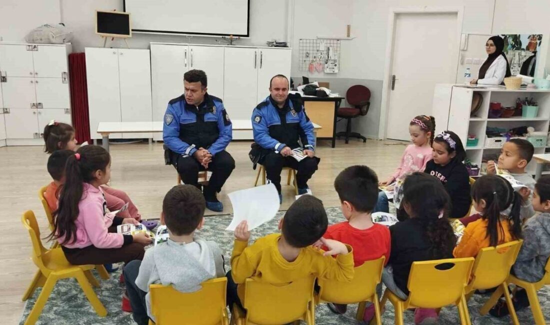 Emniyetten çocuklara güvenlik eğitimi Erzincan'da polis ekipleri okullarda